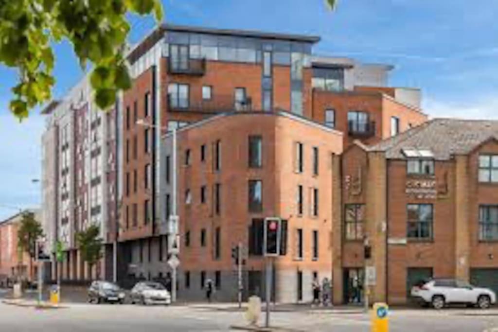 Aqua Dreams -serviced Luxury Apartment, Coyles Place At Portland 88 Apartment Belfast